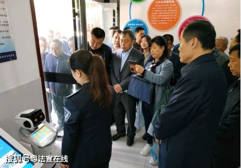 破解基层司法所人员短缺难题 “小律”机器人助力人工智能公共服务技术咨询
